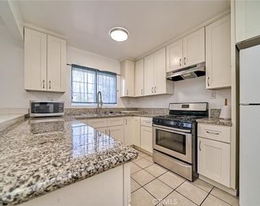 3011 S West View - Photo Thumbnail 9