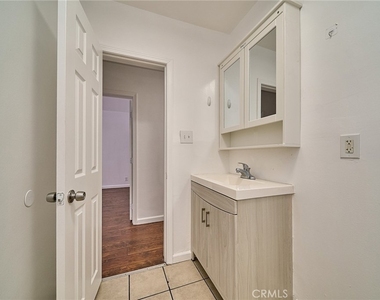 3011 S West View - Photo Thumbnail 16