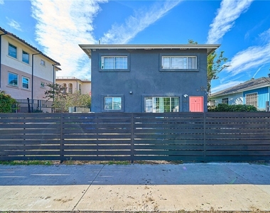 3011 S West View - Photo Thumbnail 1