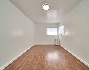 3011 S West View - Photo Thumbnail 12