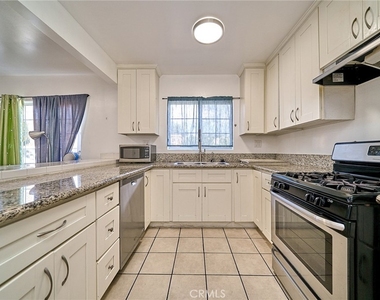 3011 S West View - Photo Thumbnail 10