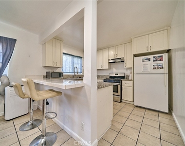 3011 S West View - Photo Thumbnail 6