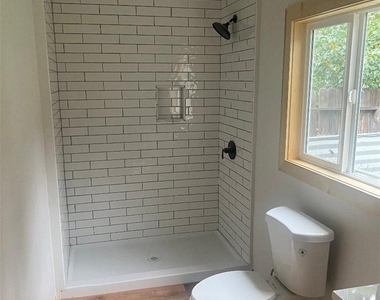 609 Elysian - Photo Thumbnail 12