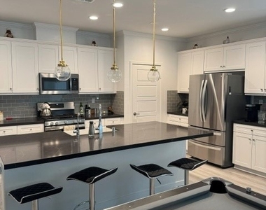 1661 Village Green - Photo Thumbnail 2