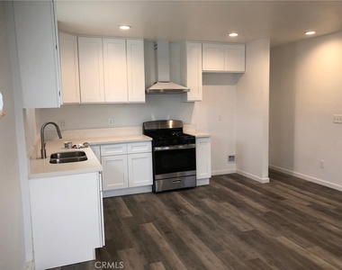 2034 W Mill - Photo Thumbnail 5