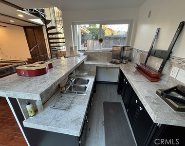 2840 Hudson Avenue - Photo Thumbnail 38