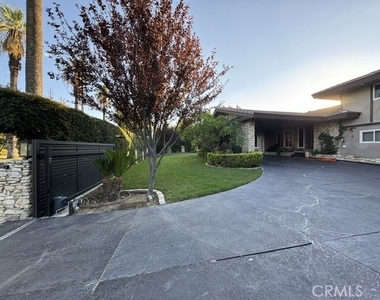 2840 Hudson Avenue - Photo Thumbnail 1