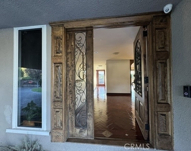 2840 Hudson Avenue - Photo Thumbnail 3