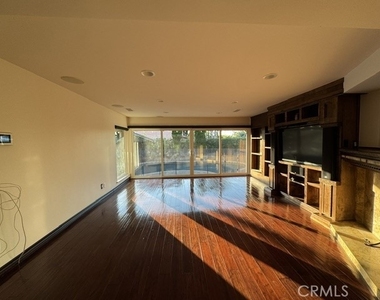 2840 Hudson Avenue - Photo Thumbnail 6