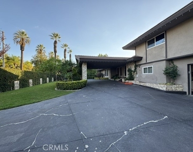 2840 Hudson Avenue - Photo Thumbnail 2