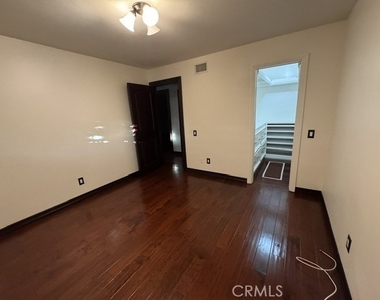 2840 Hudson Avenue - Photo Thumbnail 23