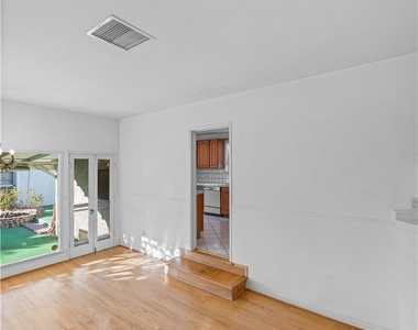 1207 Graynold - Photo Thumbnail 6