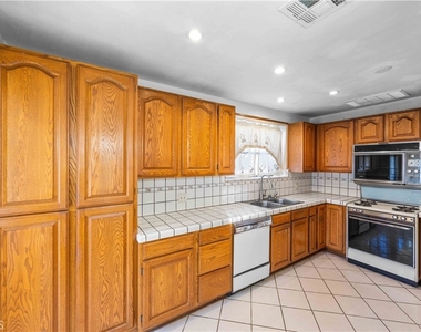 1207 Graynold - Photo Thumbnail 11