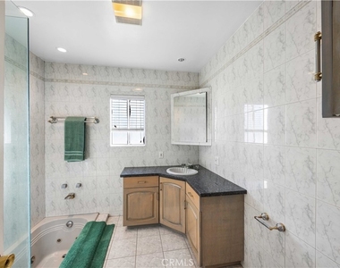 1207 Graynold - Photo Thumbnail 20