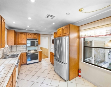 1207 Graynold - Photo Thumbnail 10
