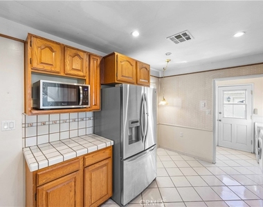 1207 Graynold - Photo Thumbnail 12
