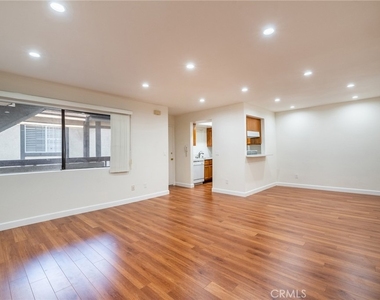 367 Salem Street - Photo Thumbnail 5