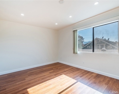 367 Salem Street - Photo Thumbnail 12