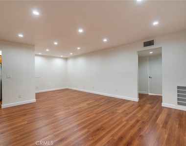 367 Salem Street - Photo Thumbnail 6