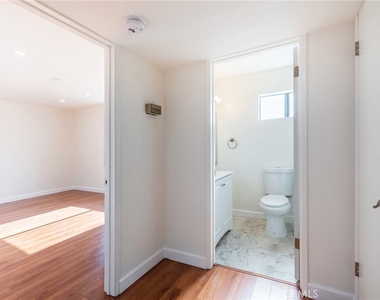 367 Salem Street - Photo Thumbnail 11