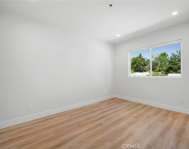 11626 Weddington Street - Photo Thumbnail 11