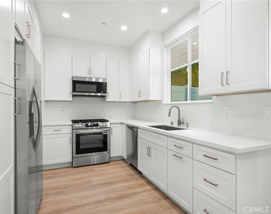 11626 Weddington Street - Photo Thumbnail 8