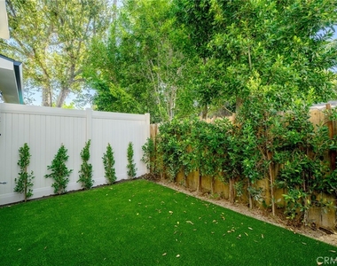 11626 Weddington Street - Photo Thumbnail 20
