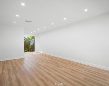 11626 Weddington Street - Photo Thumbnail 3