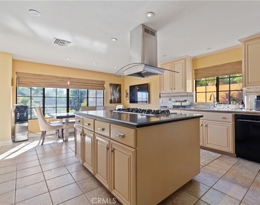 823 Moorside - Photo Thumbnail 11