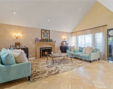 823 Moorside - Photo Thumbnail 5