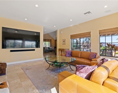 823 Moorside - Photo Thumbnail 7