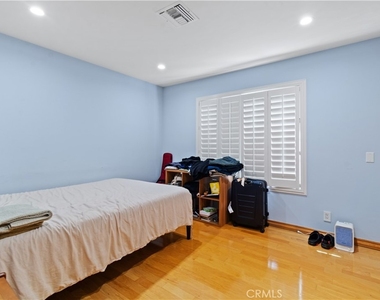 823 Moorside - Photo Thumbnail 23
