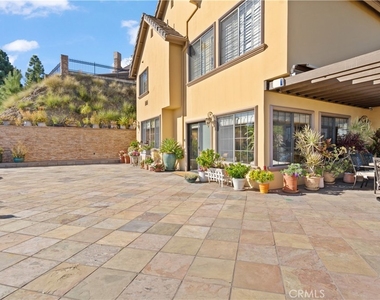 823 Moorside - Photo Thumbnail 14
