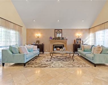 823 Moorside - Photo Thumbnail 6