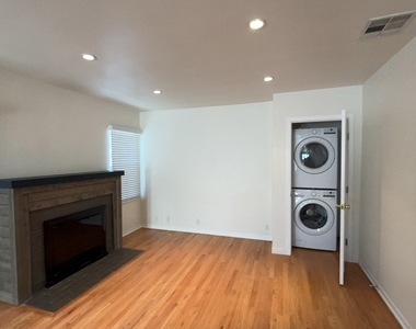 211 S Keystone Street - Photo Thumbnail 7