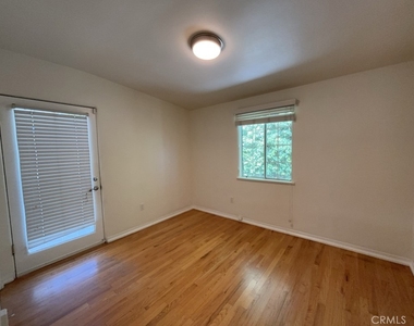 211 S Keystone Street - Photo Thumbnail 5