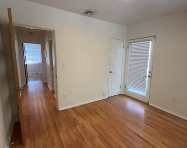 211 S Keystone Street - Photo Thumbnail 6