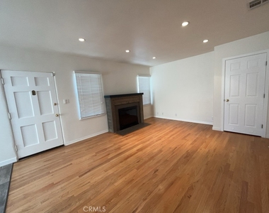 211 S Keystone Street - Photo Thumbnail 1