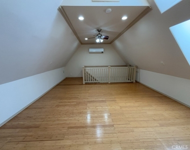 211 S Keystone Street - Photo Thumbnail 14