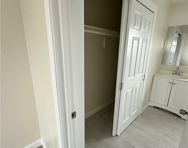 124 E 10th - Photo Thumbnail 6