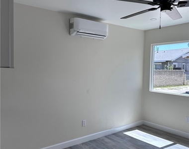124 E 10th - Photo Thumbnail 4