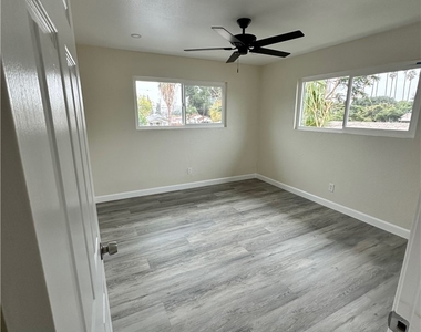 124 E 10th - Photo Thumbnail 3