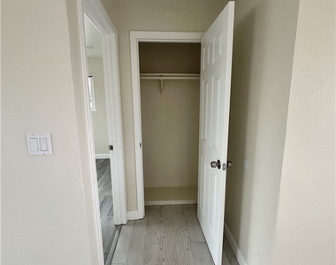 124 E 10th - Photo Thumbnail 5