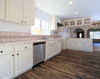 9134 Lemoran Avenue - Photo Thumbnail 12