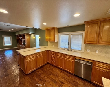 13880 Evergreen Lane - Photo Thumbnail 9