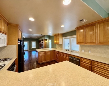 13880 Evergreen Lane - Photo Thumbnail 8