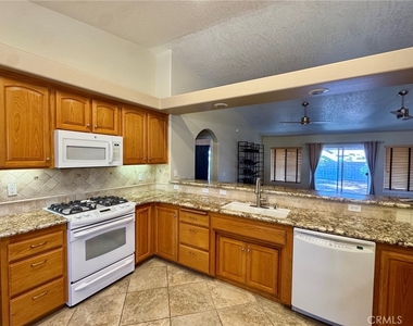 18015 Wildwood Drive - Photo Thumbnail 8