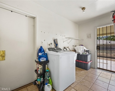 572 N 6th Street - Photo Thumbnail 13