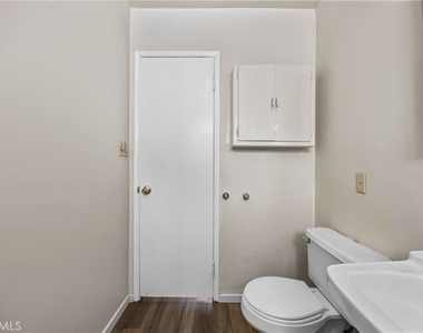 572 N 6th Street - Photo Thumbnail 11