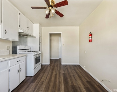 572 N 6th Street - Photo Thumbnail 9